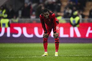 记者：莱奥在不断接受采访推销自己，米兰应该就此对他进行罚款