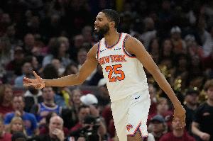 发挥很稳定！布里奇斯10中5&三分7中3贡献14分 另有2板4助1帽