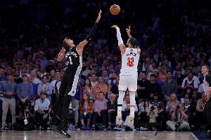 Skip：NBA太偏袒文班 对布伦森做出扎扎垫伦纳德脚的动作却没被吹