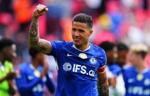 TA：若有1.2亿镑报价切尔西愿卖恩佐 吉滕斯在新赛季计划之中