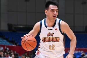 媒体人：不少NBL球队早就开始招兵买马 个别CBA俱乐部该有危机感